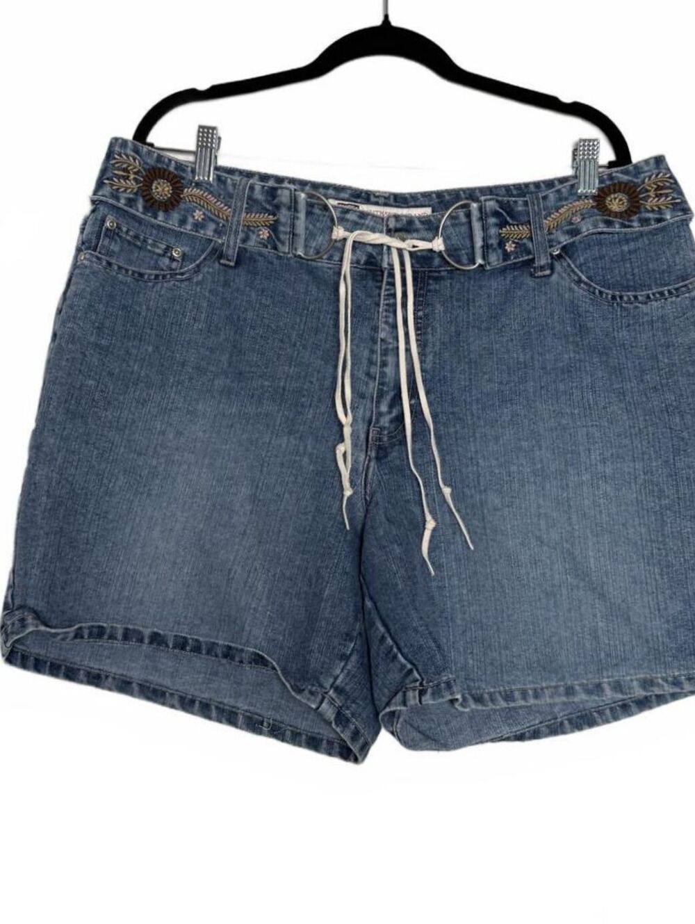 Vintage Y2K Women's Denim Shorts with Embroidered Waist Detail Size 18W‎